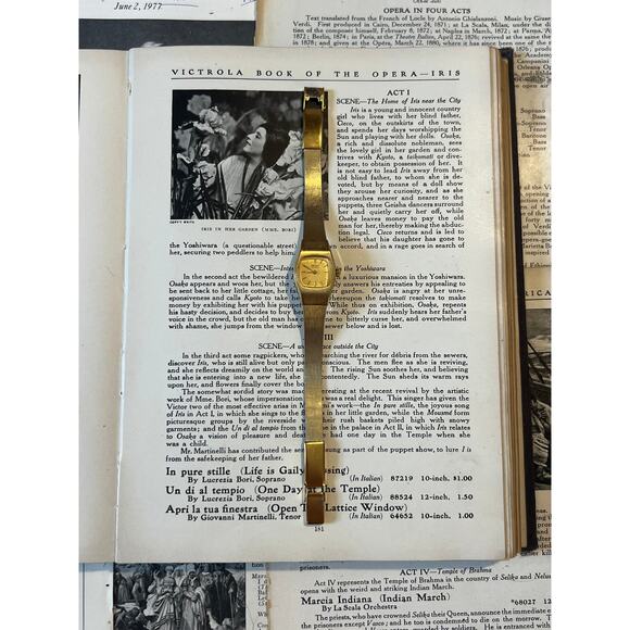 seiko gold tone square dial women’s watch - Picture 1 of 3